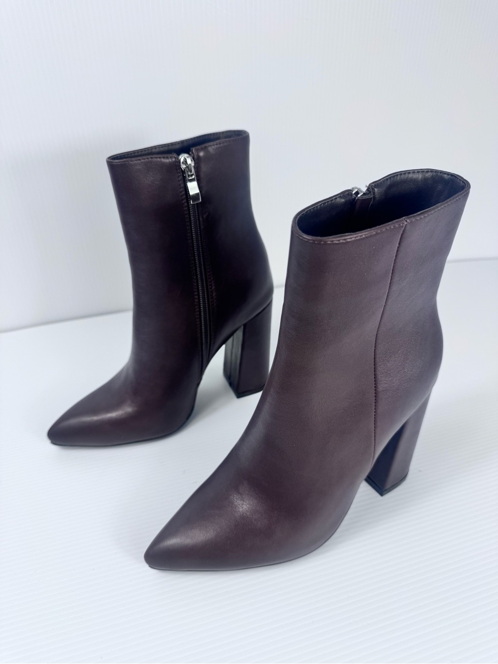 Azalea Wang Jessabell Chocolate Block Heel Ankle Boots NIB Size 6 - Picture 2 of 6
